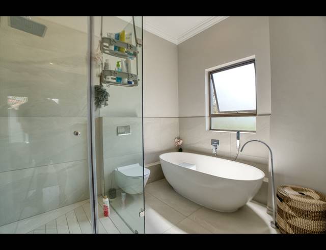4 BEDROOM HOUSE FOR SALE IN ZIMBALI ESTATE